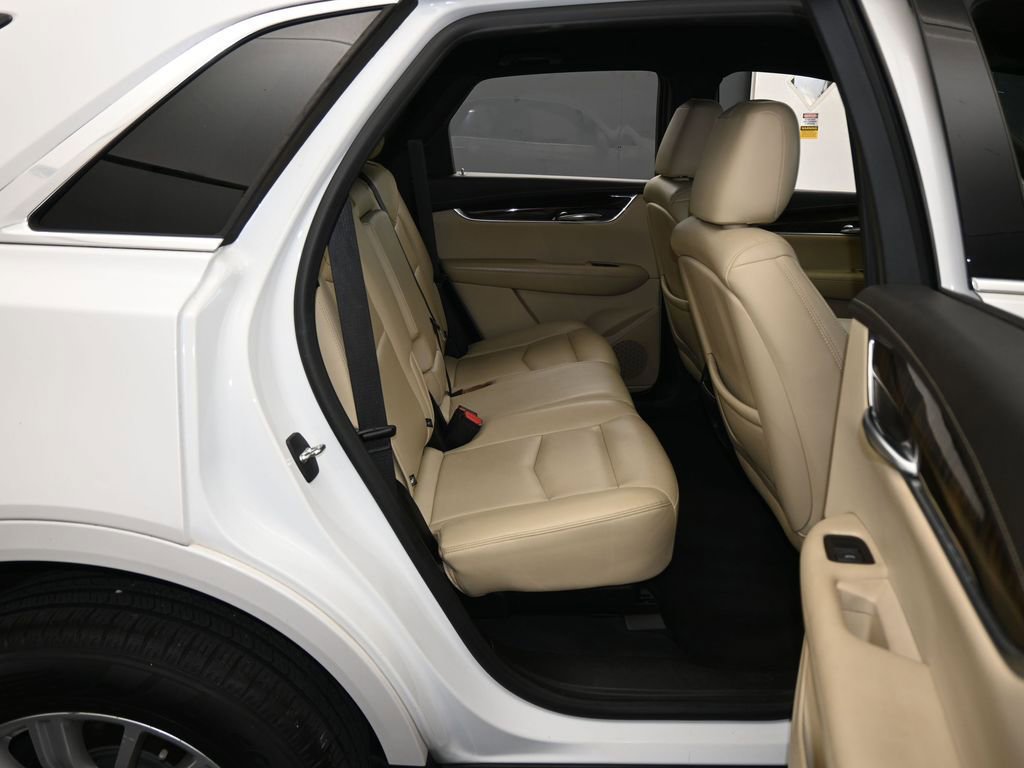Used 2019 Cadillac XT5 FWD image 40