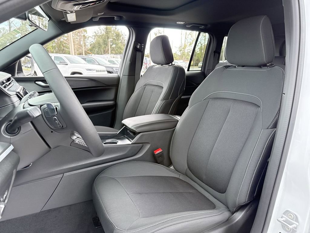 New 2026 Jeep Grand Cherokee Laredo image 11