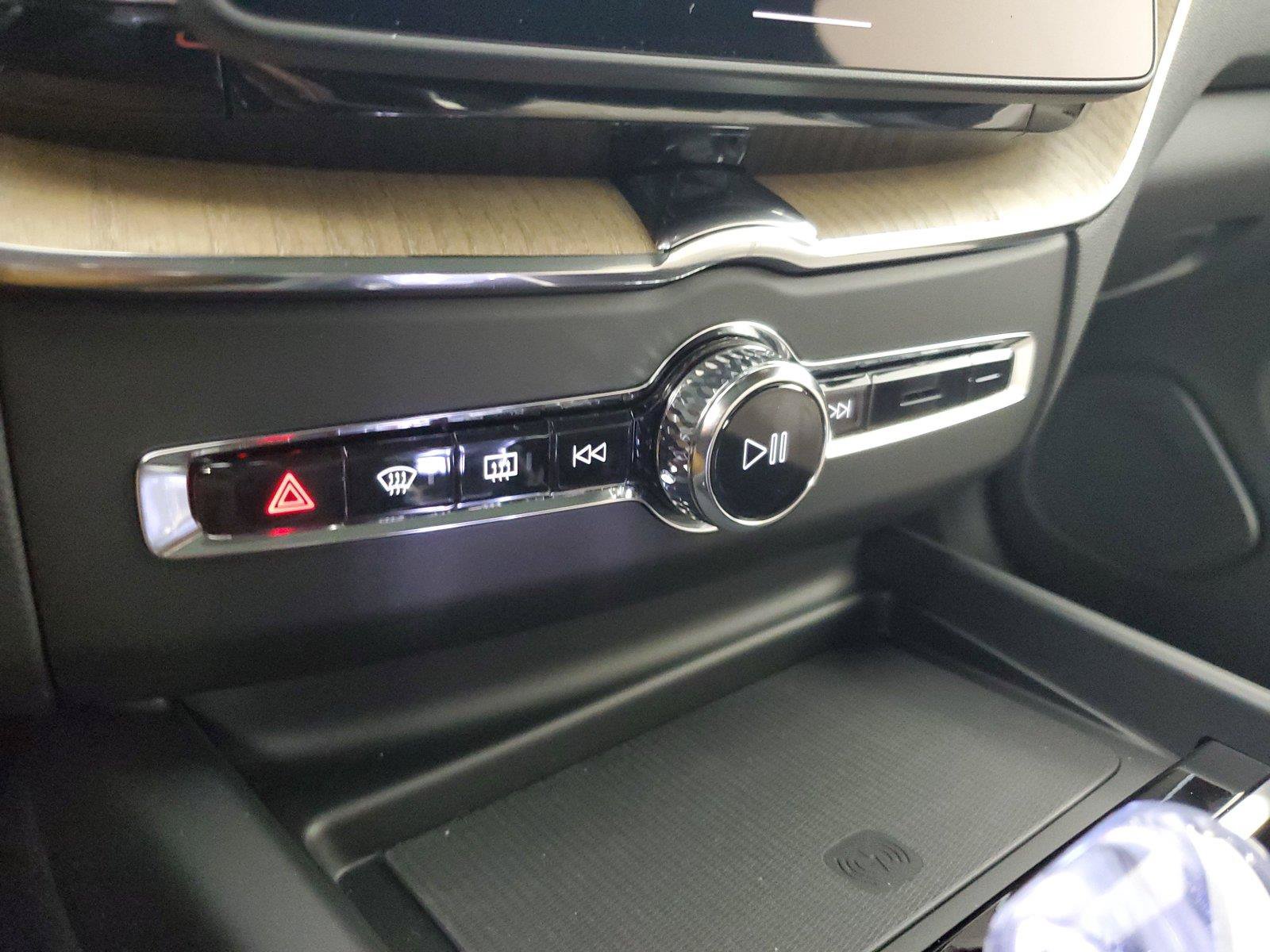 New 2027 Volvo XC60 B5 Plus AWD/4WD image 30