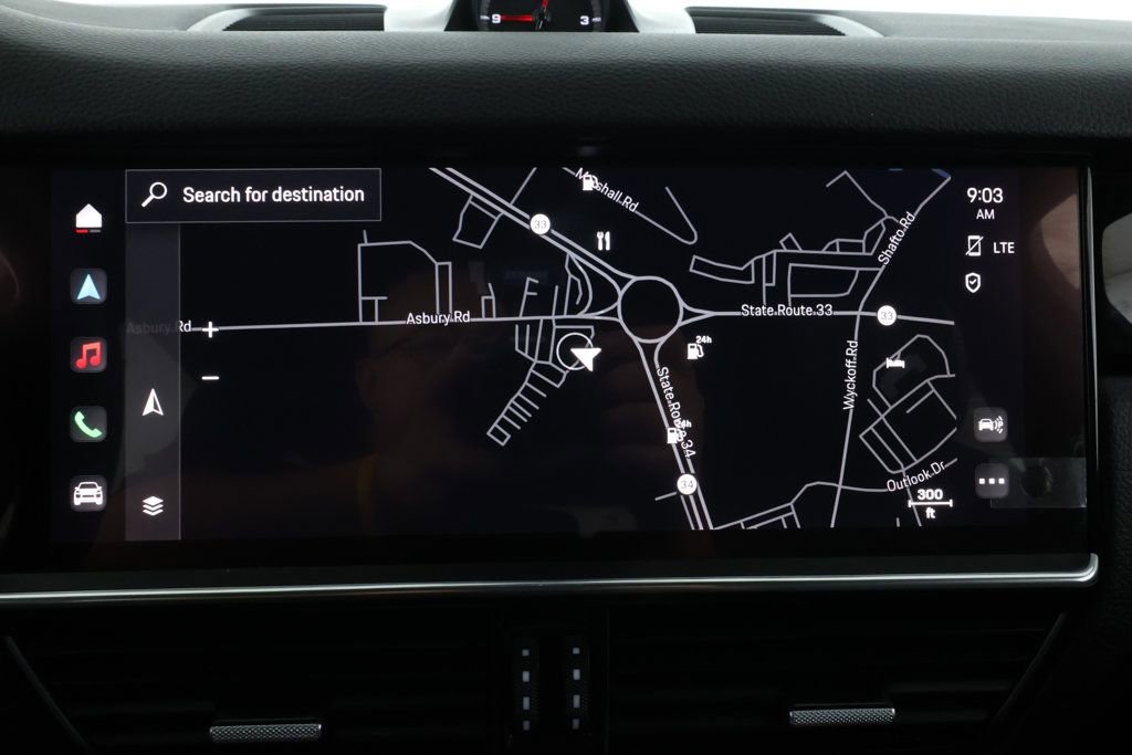 Used 2022 Porsche Cayenne image 18