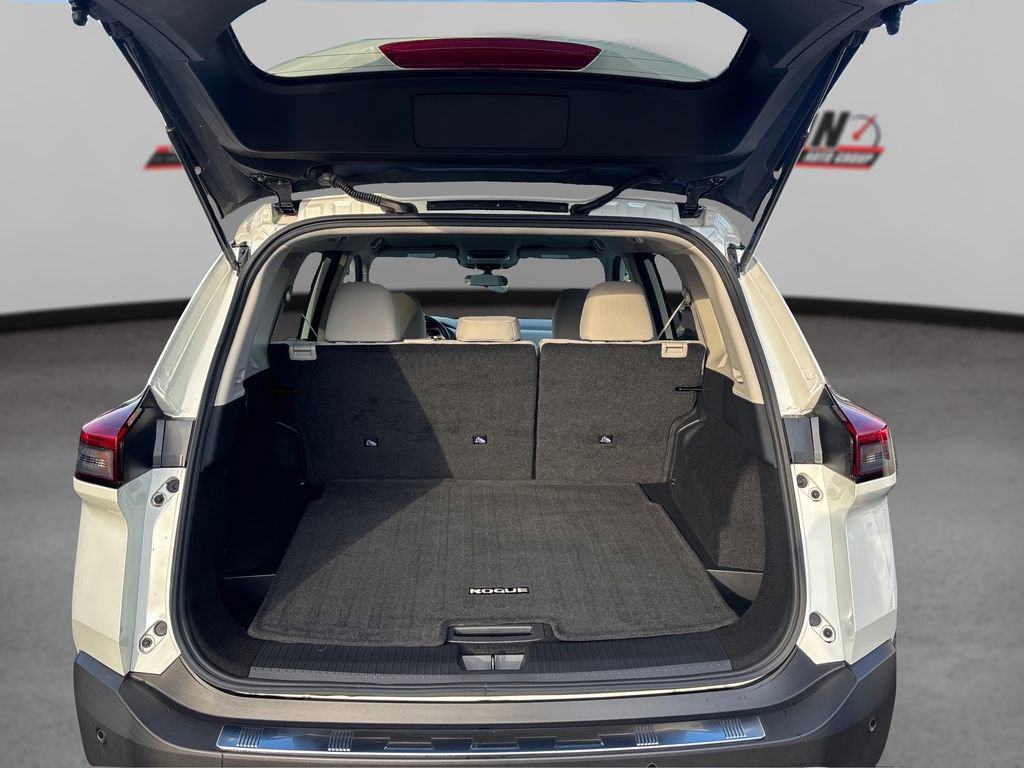 Used 2023 Nissan Rogue SV image 11
