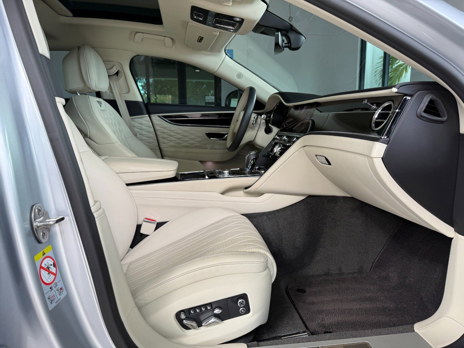 Used 2022 Bentley Flying Spur W12 image 27