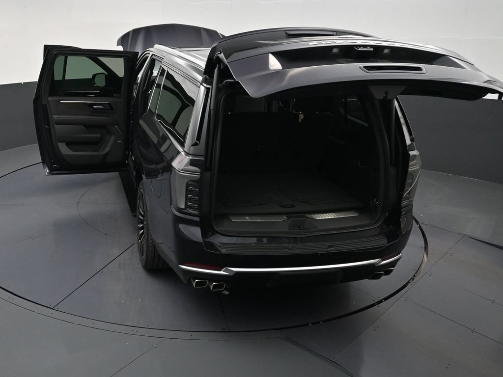 Certified 2026 Chevrolet Suburban High Country AWD/4WD image 32