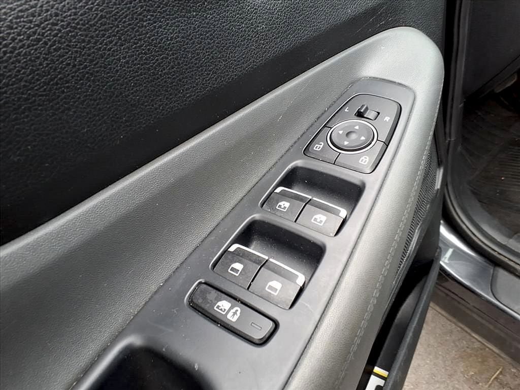 Used 2022 Hyundai Santa Fe SEL FWD image 9