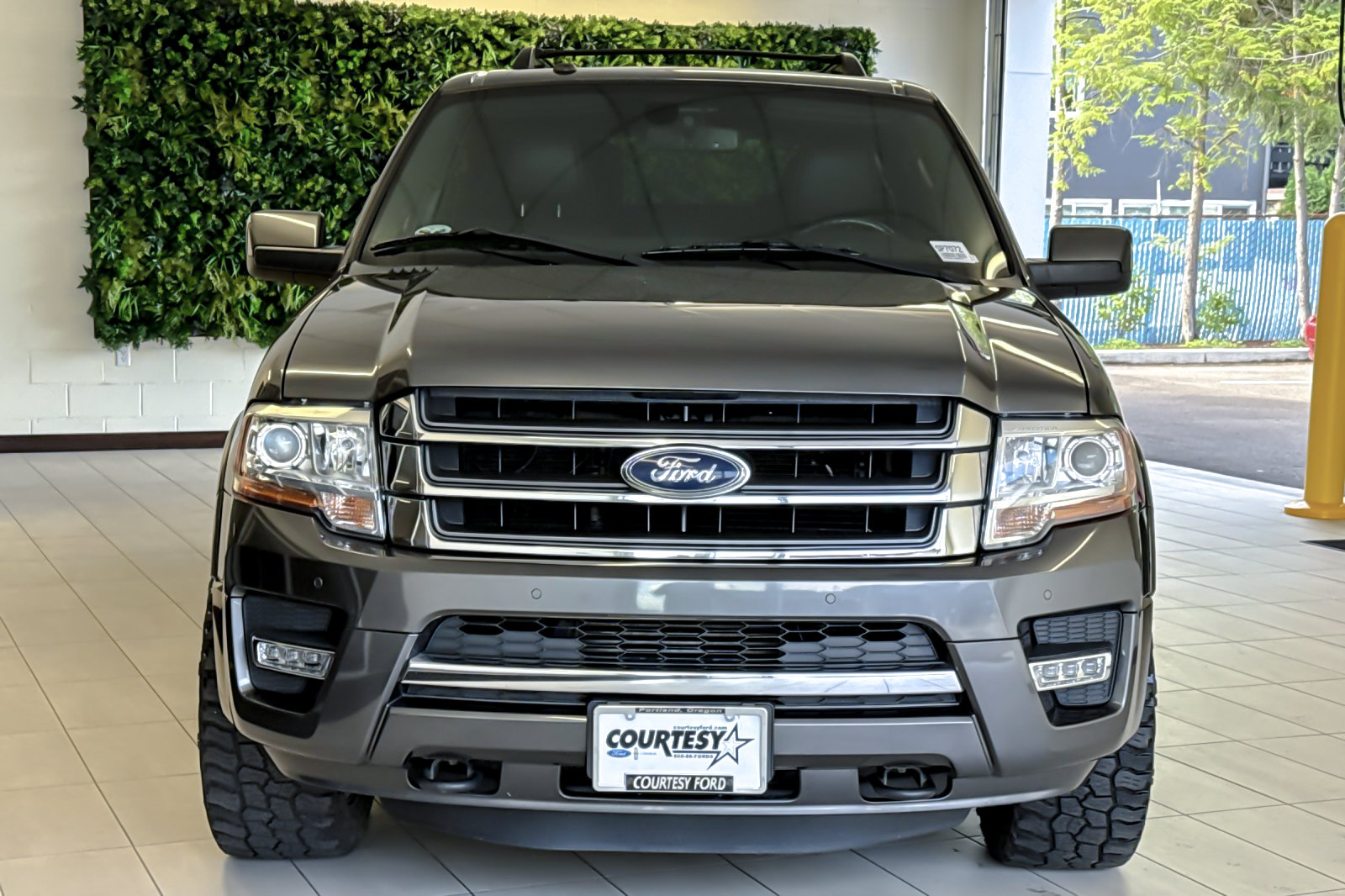 Used 2017 Ford Expedition EL Limited w/ Equipment Group 301A AWD/4WD image 9