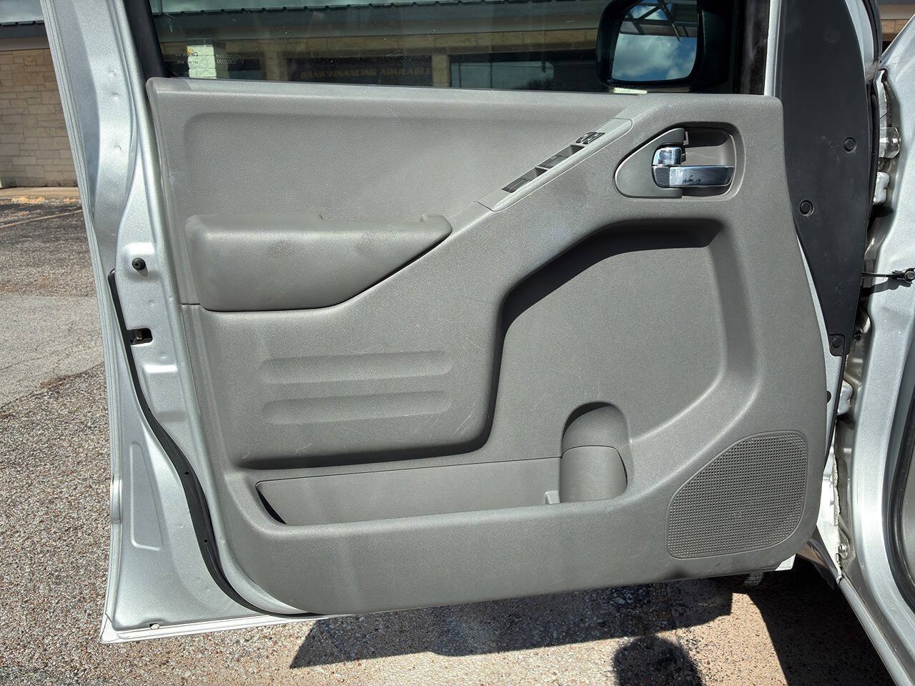 Used 2015 Nissan Frontier SV w/ SV Value Truck Package RWD image 10