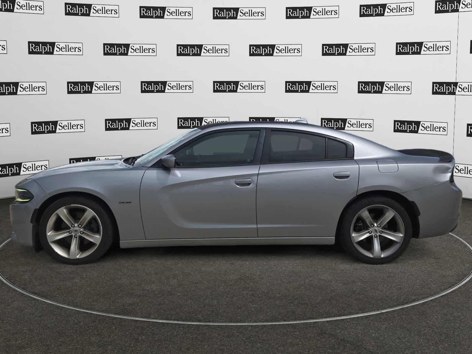 Used 2018 Dodge Charger R/T RWD image 3