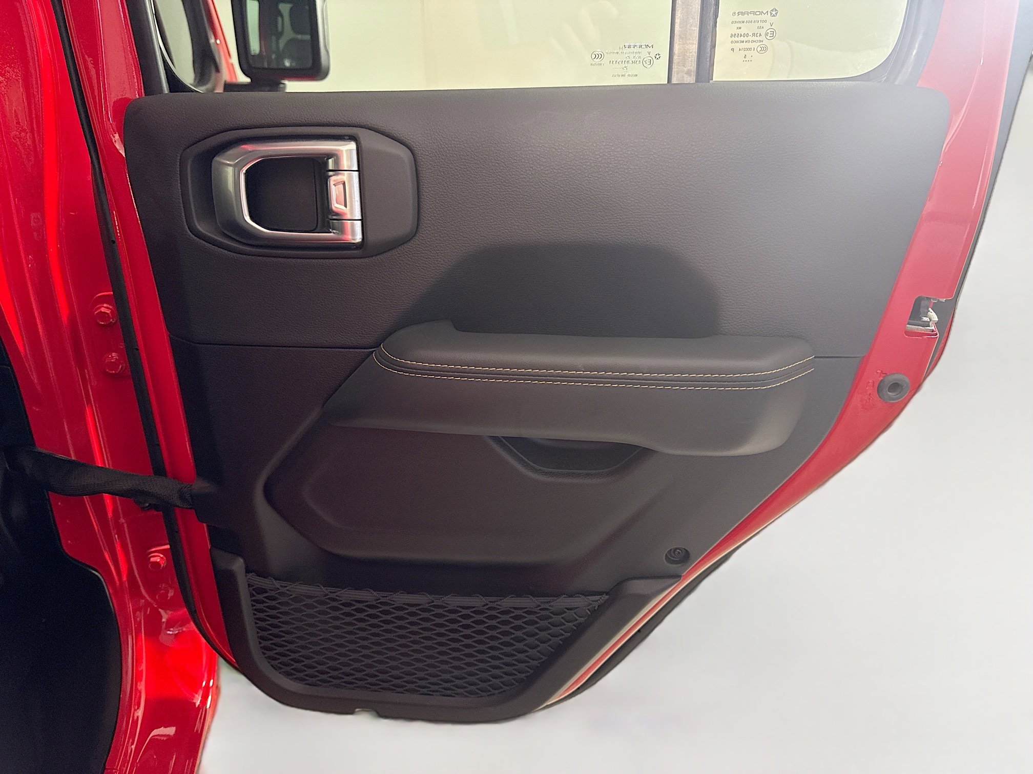 Used 2025 Jeep Wrangler Sahara image 28