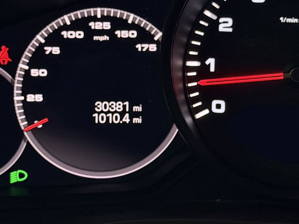 Used 2023 Porsche Cayenne Platinum Edition image 21