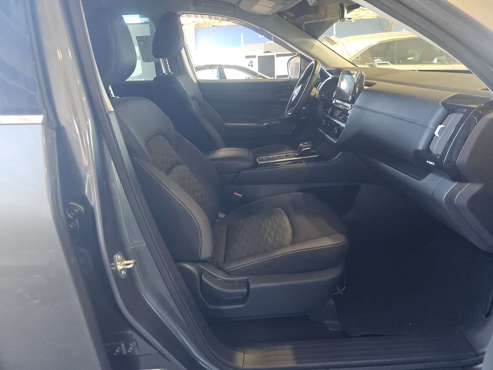 Used 2024 Nissan Pathfinder SV image 15