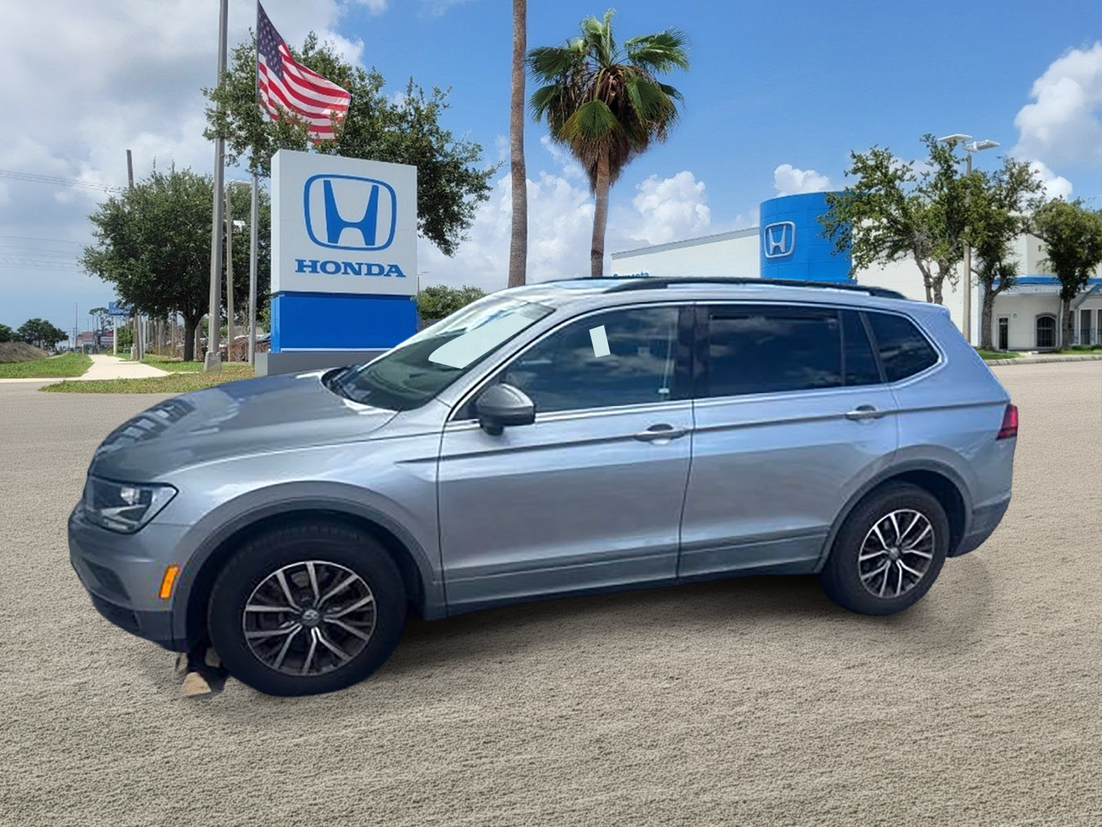 Used 2019 Volkswagen Tiguan SE w/ Panoramic Sunroof Package