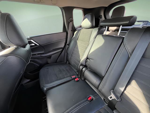 Used 2023 Mitsubishi Outlander SE image 31