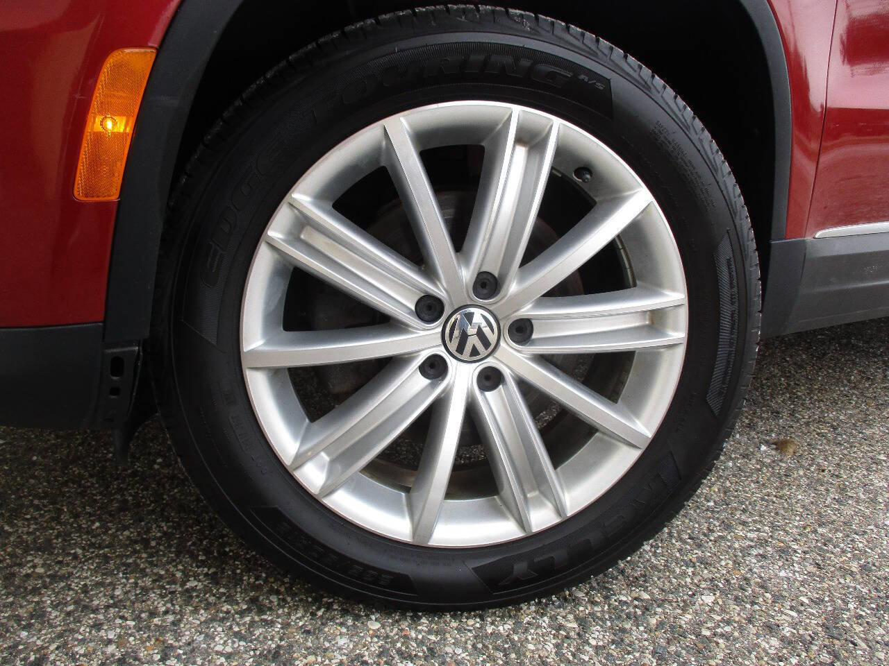 Used 2016 Volkswagen Tiguan SE image 40