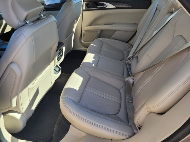 Used 2019 Lincoln MKZ Reserve FWD image 11