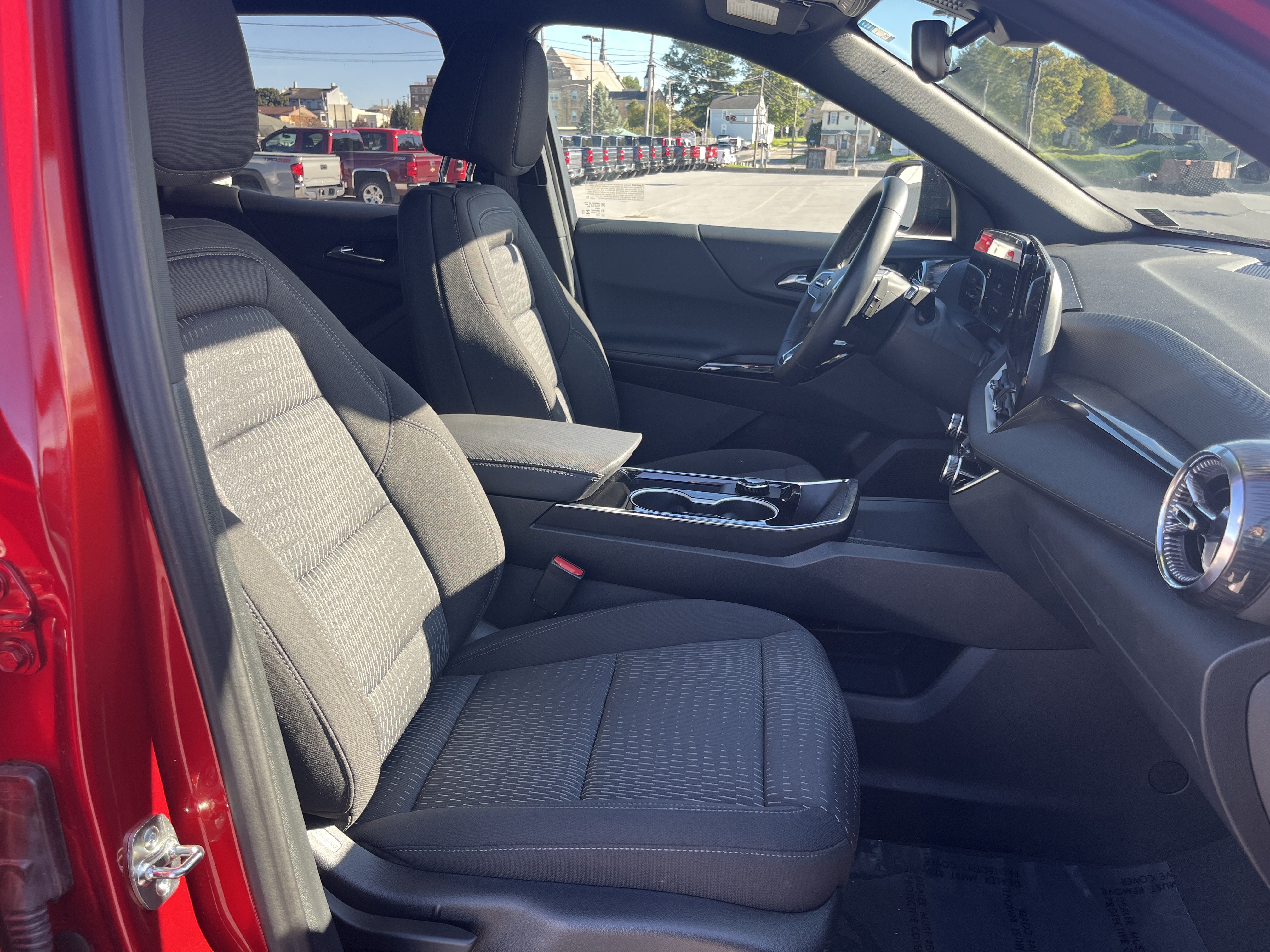 Used 2026 Chevrolet Equinox LT AWD/4WD image 8