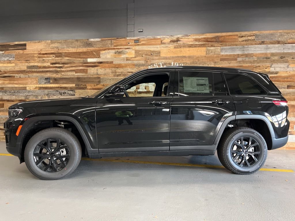 New 2025 Jeep Grand Cherokee Altitude image 19