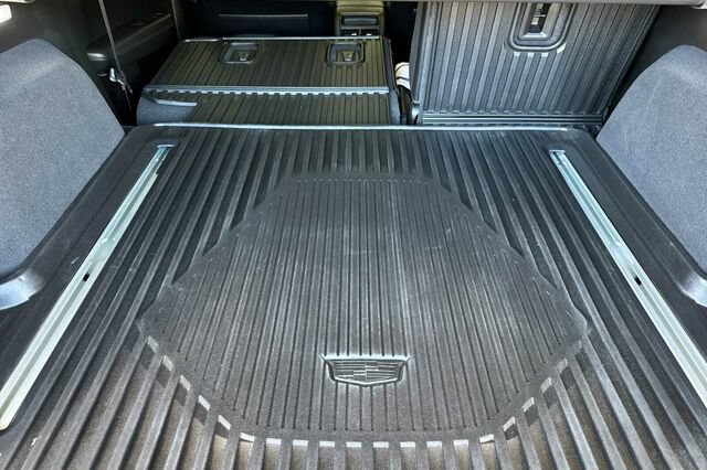 Certified 2023 Cadillac XT5 Premium Luxury w/ LPO, Floor Liner Package AWD/4WD image 15