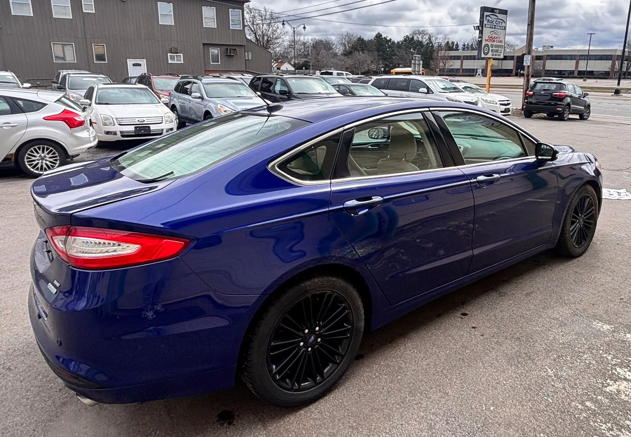 Used 2014 Ford Fusion SE w/ Equipment Group 202A image 10