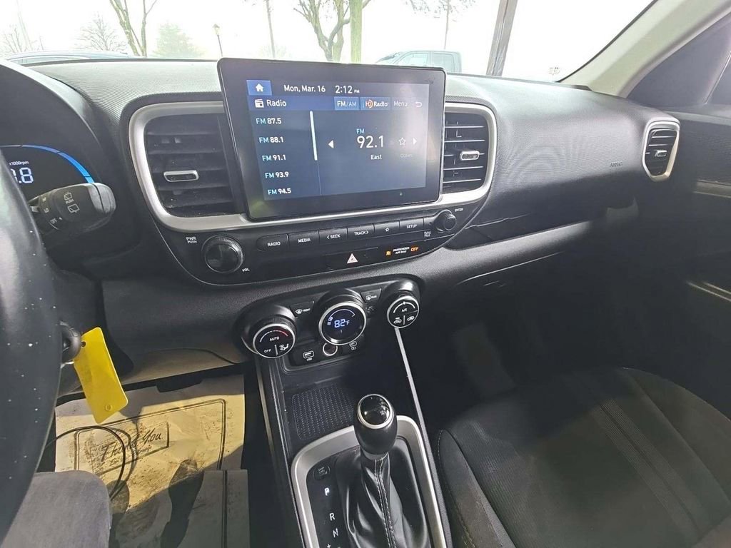 Used 2023 Hyundai Venue SEL image 4