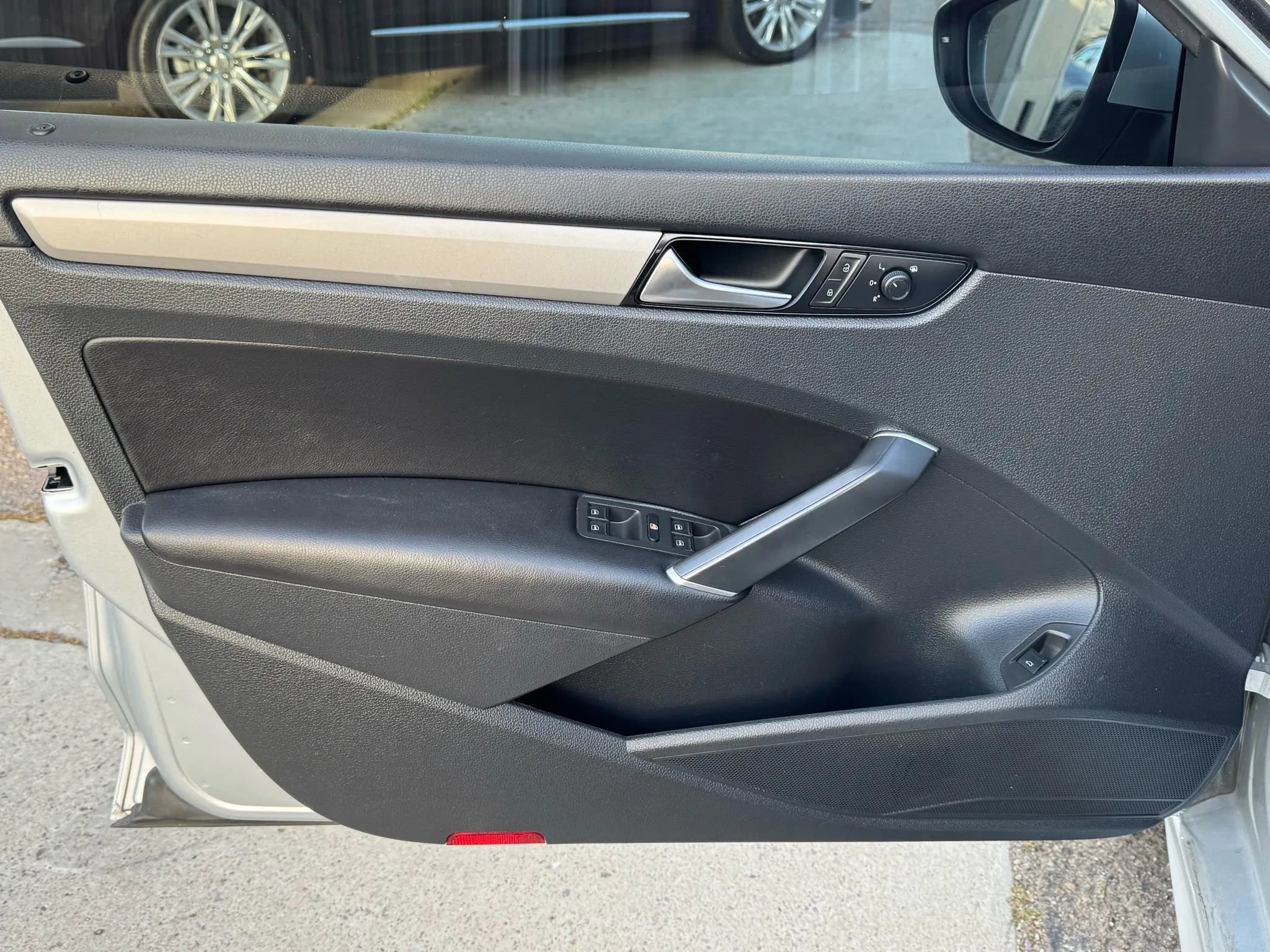 Used 2020 Volkswagen Passat 2.0T SE image 12