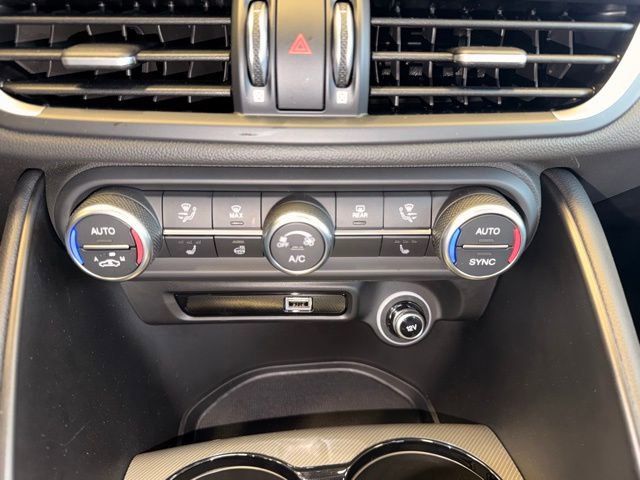 Used 2024 Alfa Romeo Giulia Veloce image 24