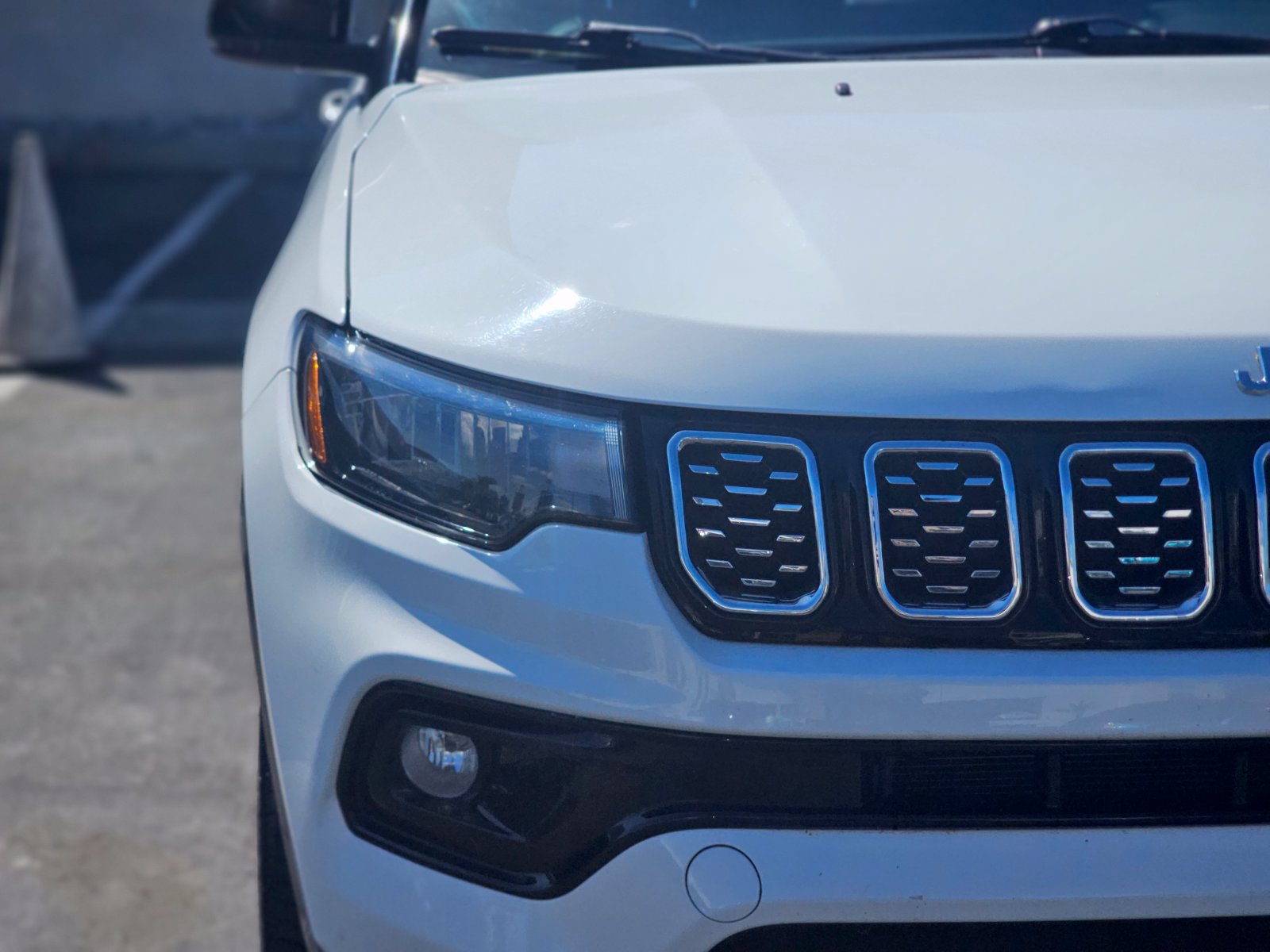 Used 2024 Jeep Compass Limited AWD/4WD image 3