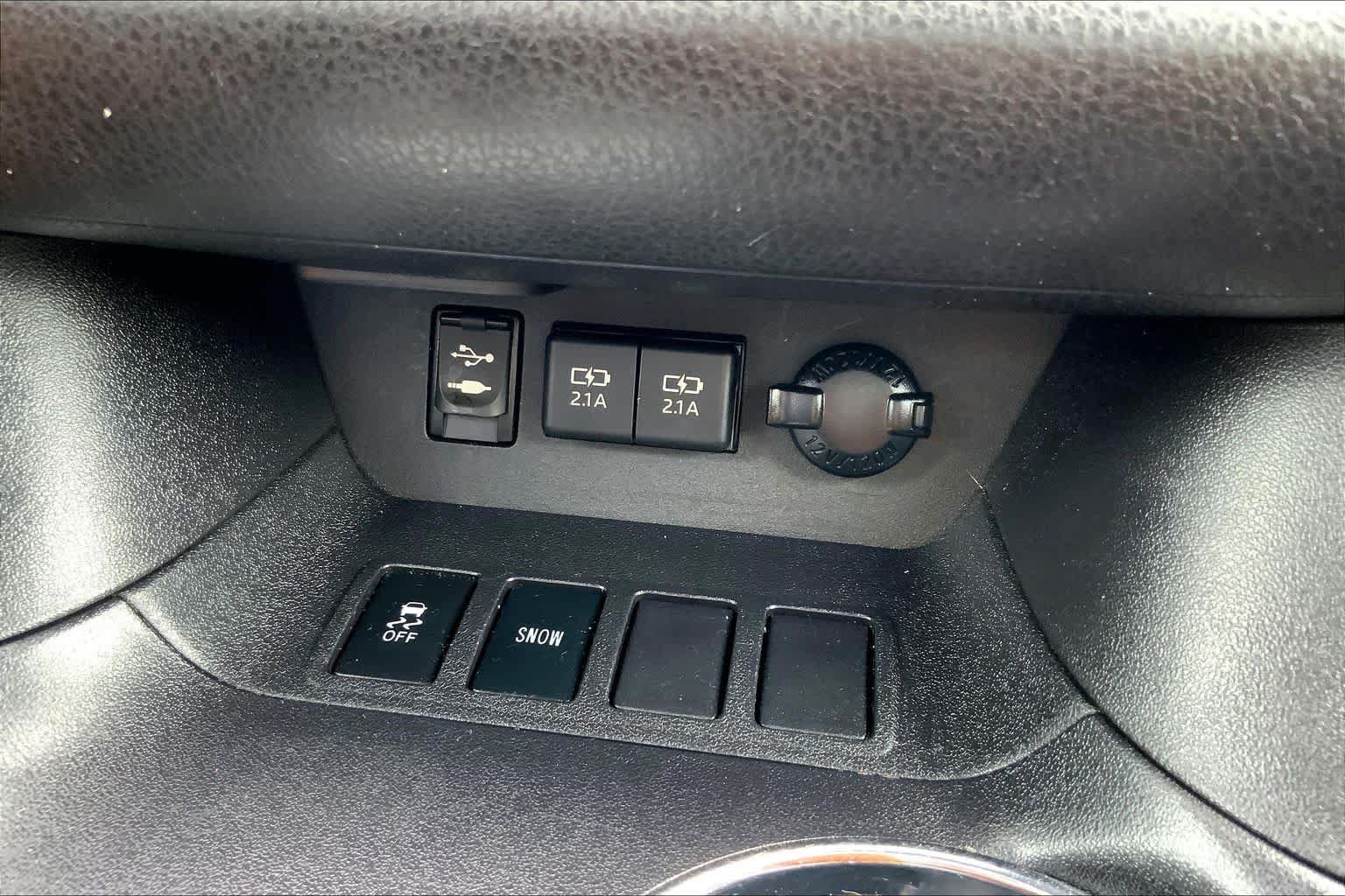 Used 2019 Toyota Highlander XLE FWD image 32