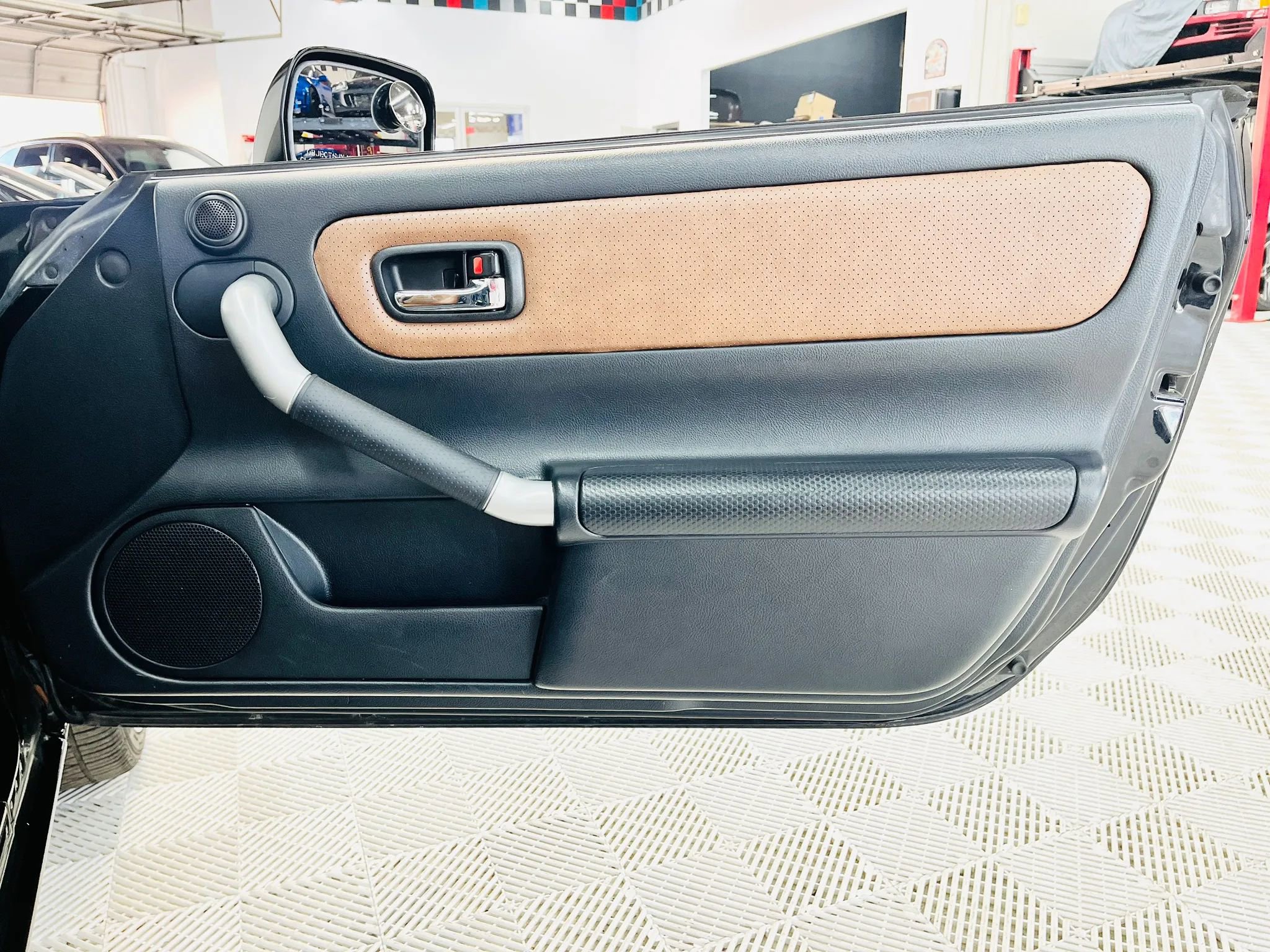 Used 2002 Toyota MR2 RWD image 38