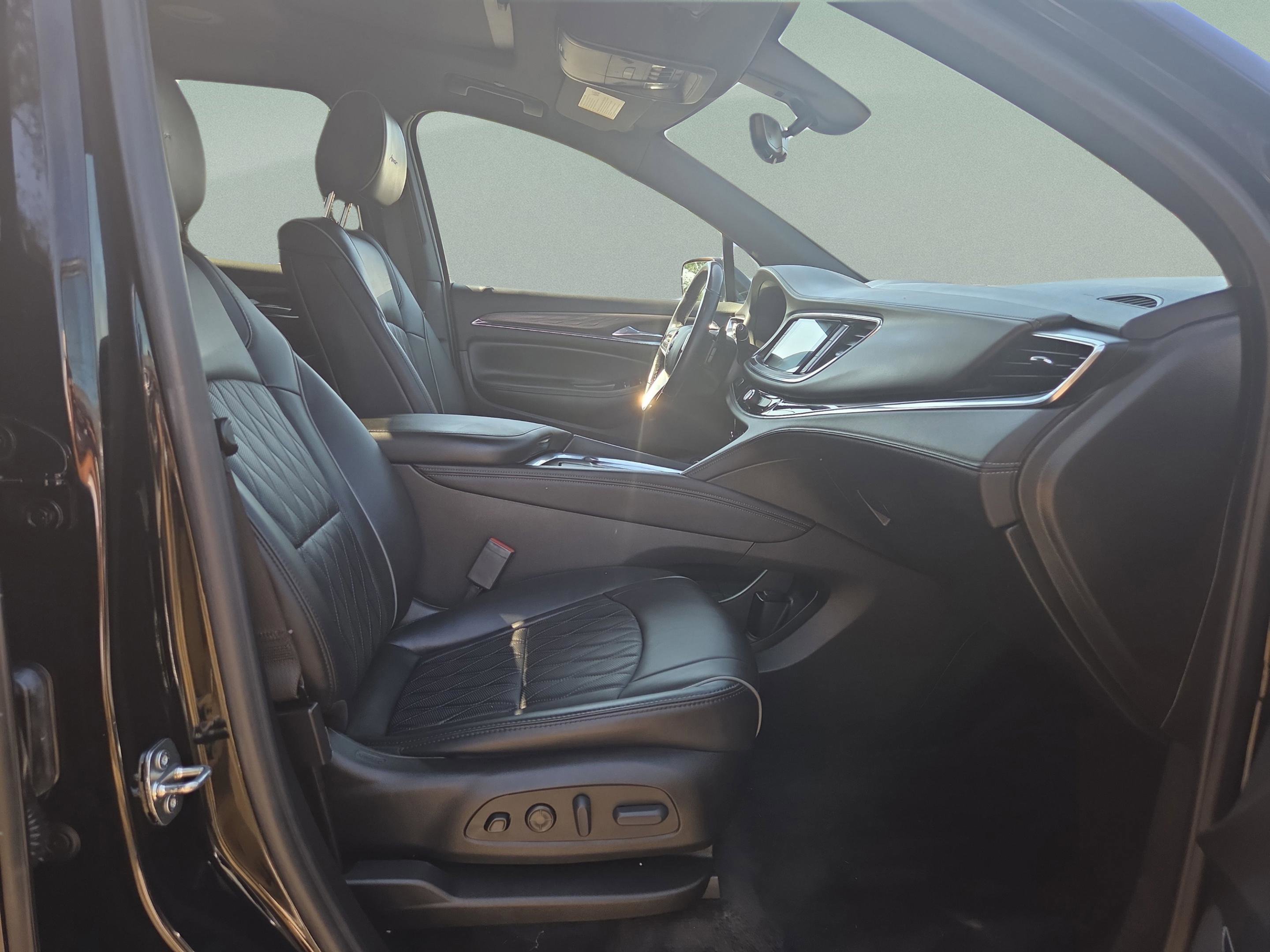 Used 2022 Buick Enclave Avenir w/ Avenir Technology Package image 43