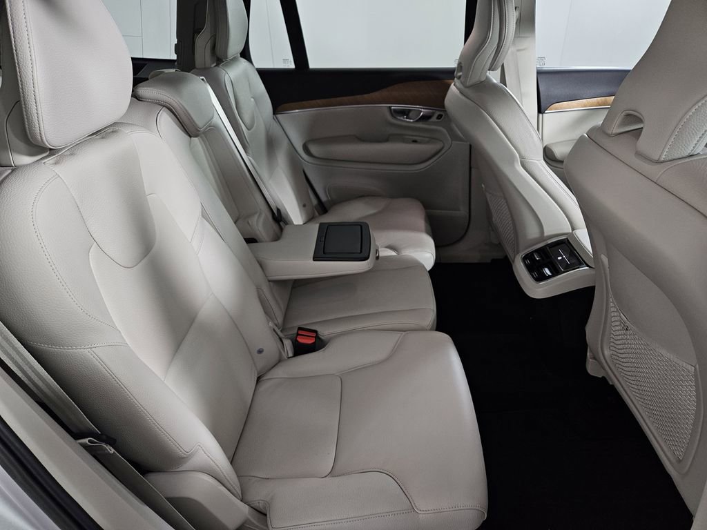 Used 2022 Volvo XC90 T6 Momentum w/ Advanced Package image 27