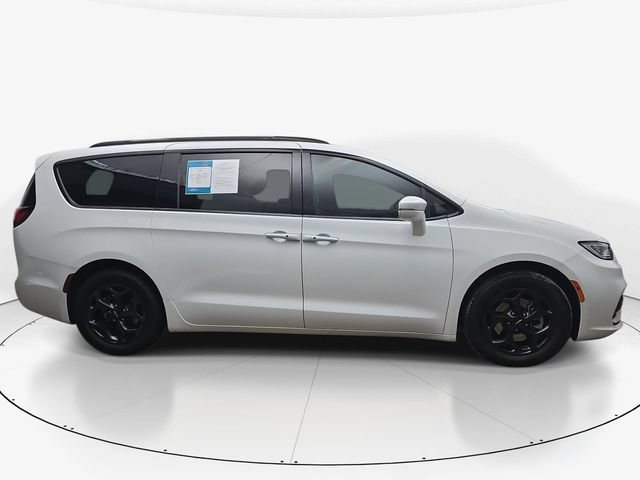 Used 2021 Chrysler Pacifica Limited w/ Uconnect Theater Family Group FWD image 5