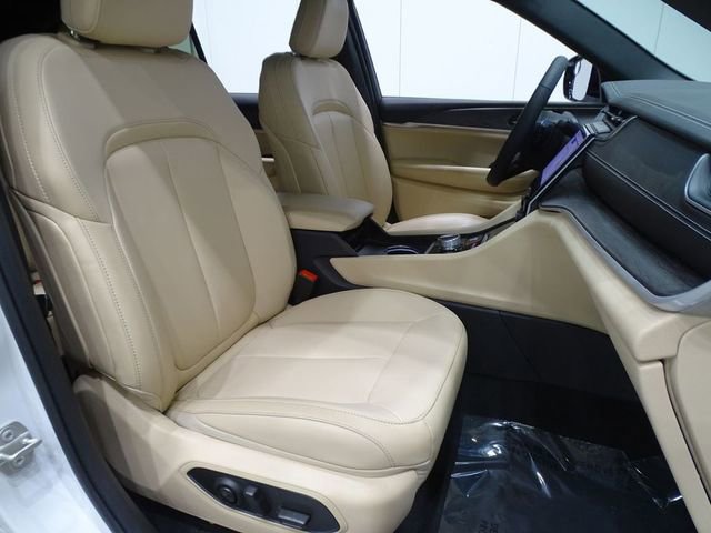 Used 2024 Jeep Grand Cherokee Limited image 14