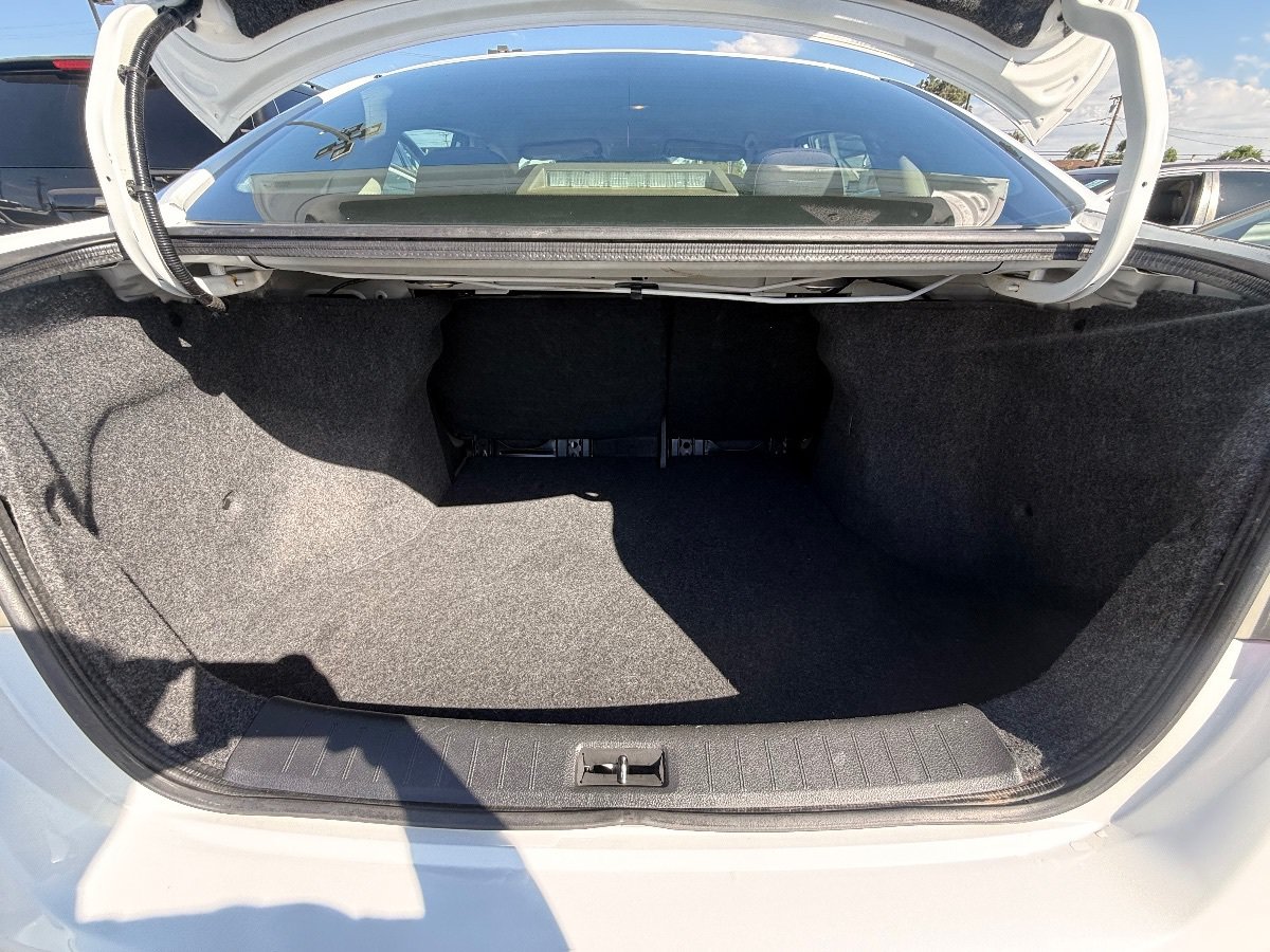 Used 2011 Nissan Sentra 2.0 SR FWD image 7