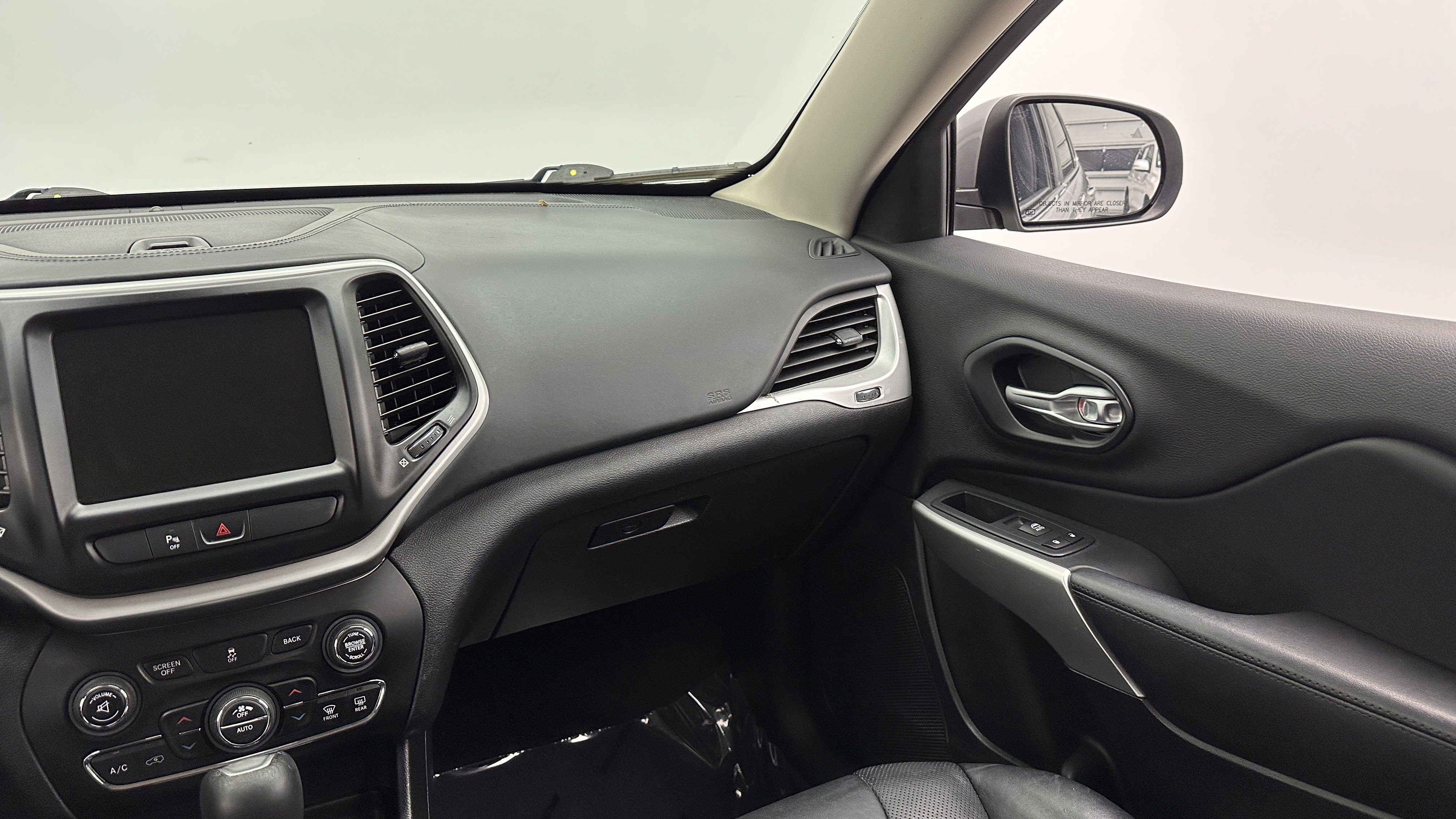 Used 2016 Jeep Cherokee Overland FWD image 27