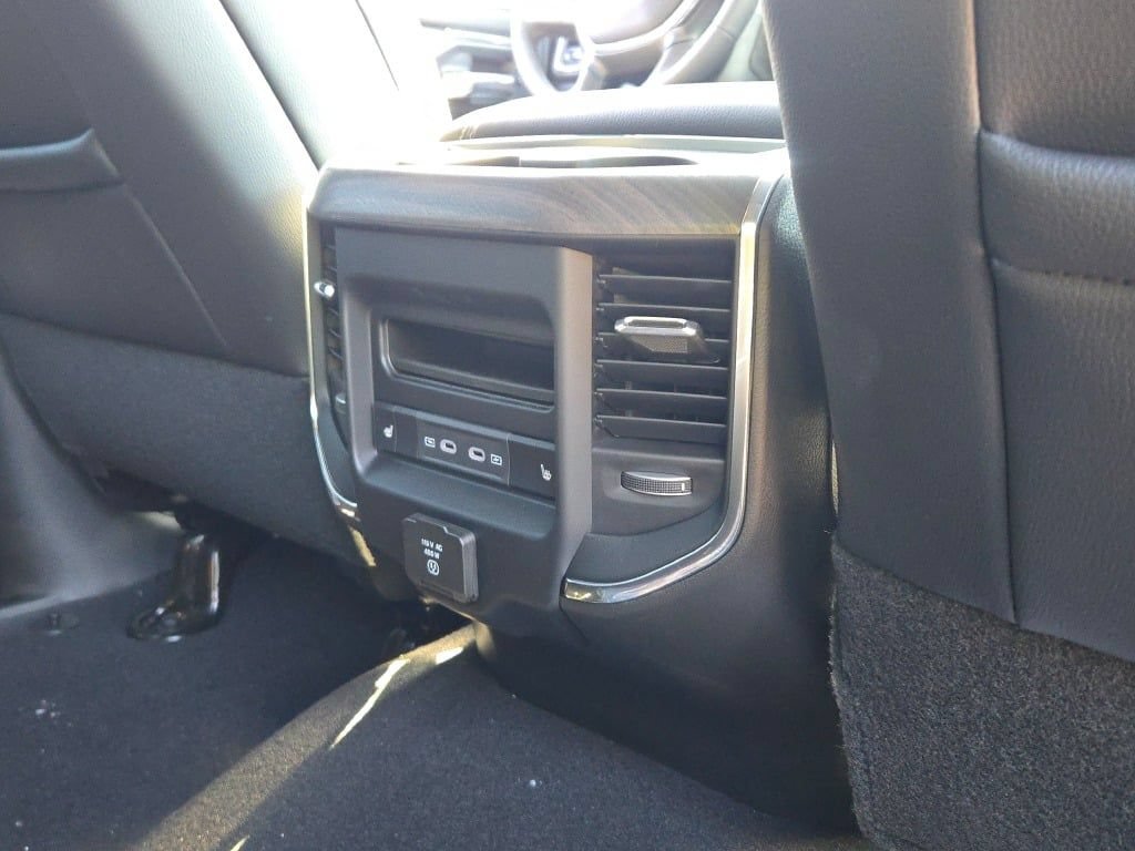 New 2026 RAM 2500 Laramie AWD/4WD image 22