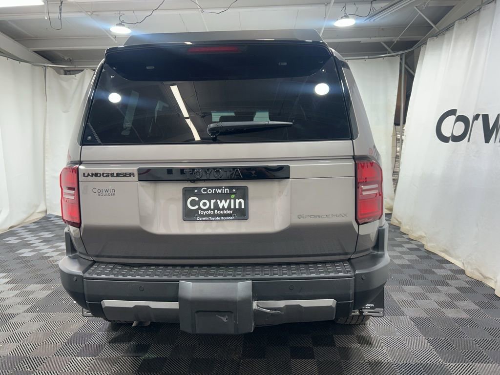 Used 2024 Toyota Land Cruiser image 7