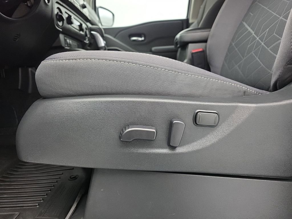 Used 2025 Nissan Frontier SV w/ SV Convenience Package image 21