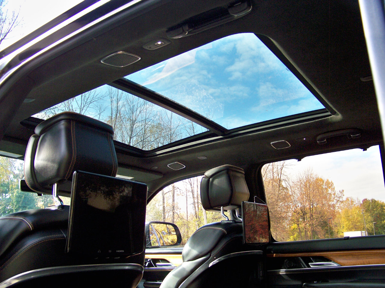 Used 2022 Jeep Grand Wagoneer Series III w/ Rear Seat Video Group 1 image 27