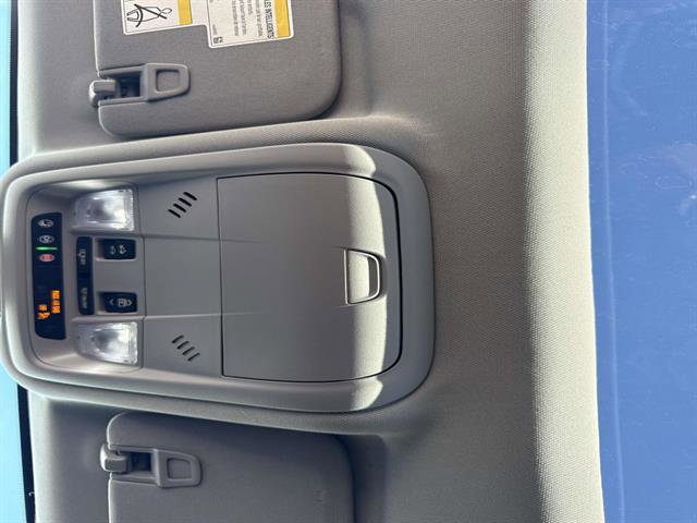 Used 2023 GMC Terrain SLE w/ Driver Convenience Package image 28