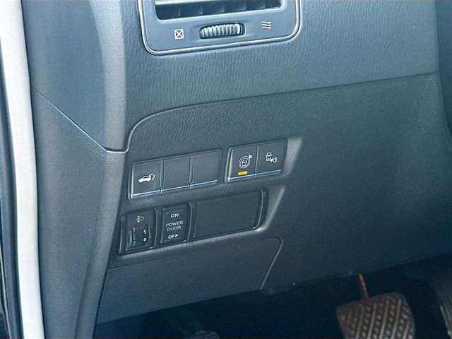 Used 2017 INFINITI QX80 4WD w/ Driver Assistance Package image 11