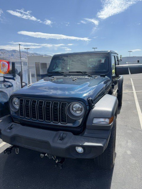 Used 2025 Jeep Wrangler Unlimited Sport AWD/4WD image 2