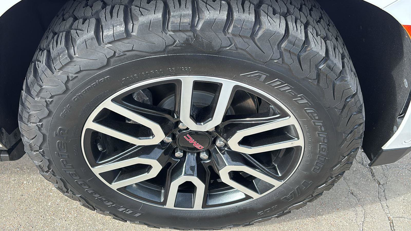 Certified 2023 GMC Yukon Denali Ultimate image 9