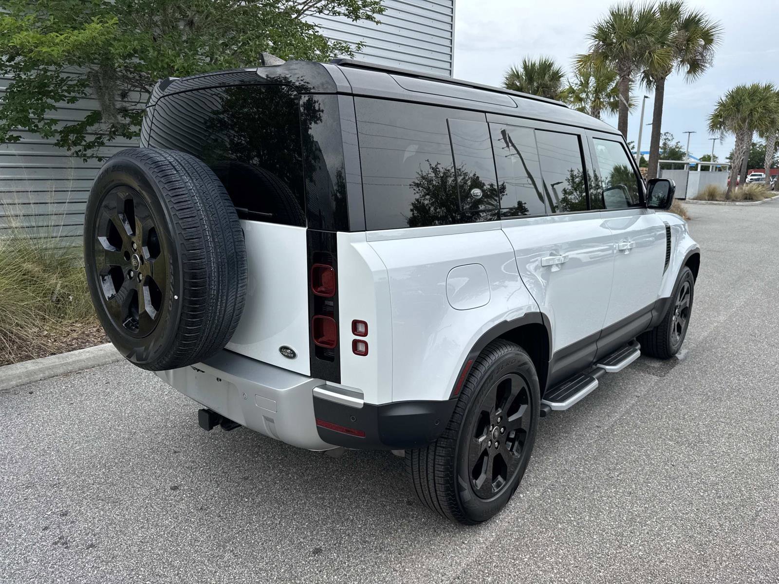 Used 2022 Land Rover Defender 110 S AWD/4WD image 6