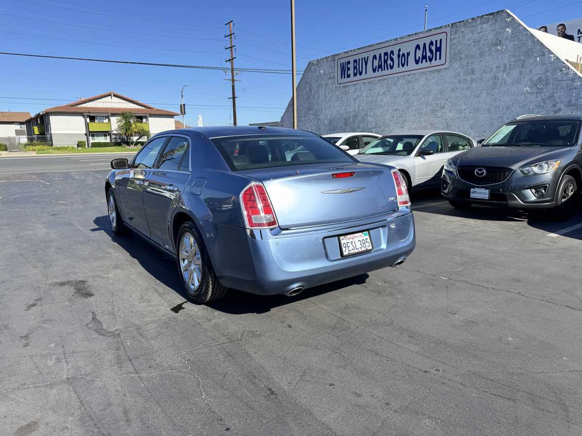 Used 2011 Chrysler 300 C RWD image 2