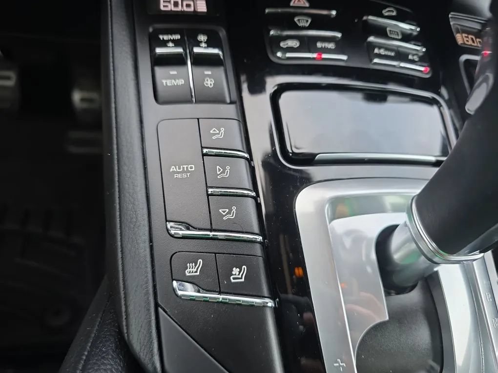 Used 2017 Porsche Cayenne AWD/4WD image 33