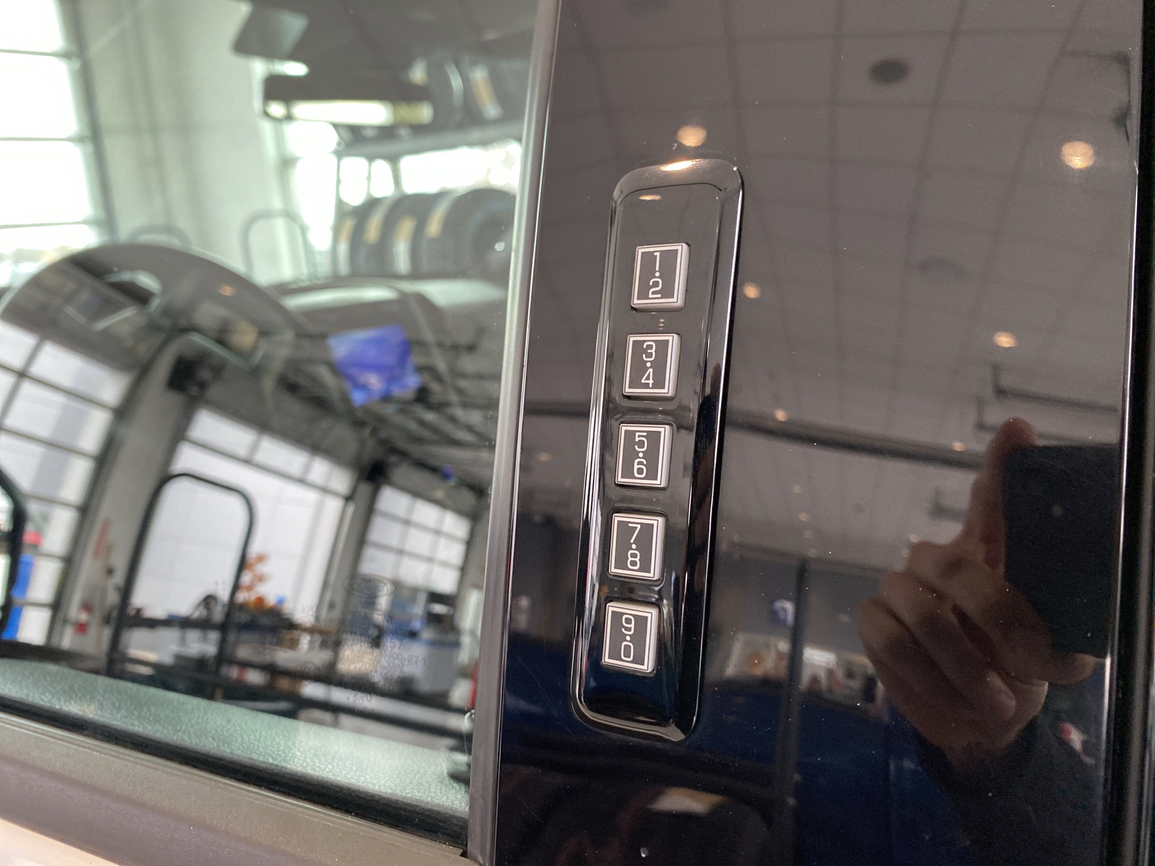 Used 2020 Ford F150 Raptor image 9