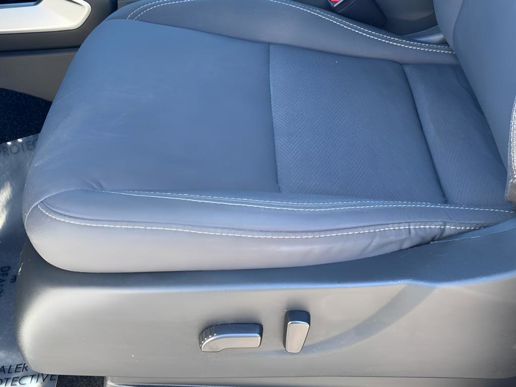 Used 2024 Nissan Frontier SV image 30