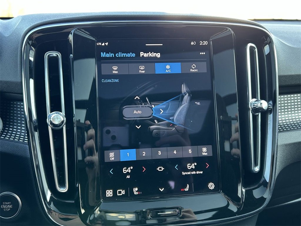 Used 2024 Volvo XC40 B5 Plus image 21