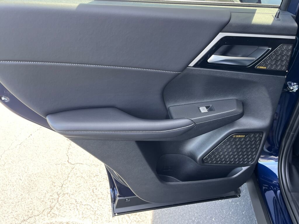 New 2025 Mitsubishi Outlander SE image 21