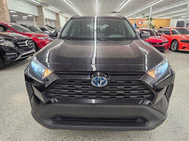 Used 2021 Toyota RAV4 LE AWD/4WD image 2